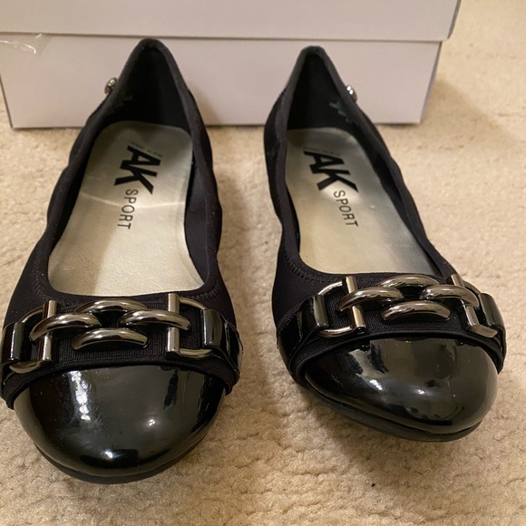 anne klein black patent leather flats